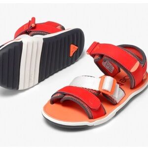 Plae Wes Voltage Red. Size 10 Toddler Voltage red